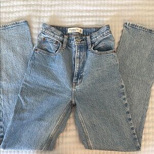 Abercrombie & Fitch Ultra High Rise 90's straight Blue Jeans